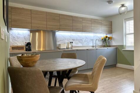 Stunning Dining Kitchen 704