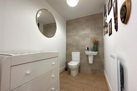 Ground Floor W.C 694