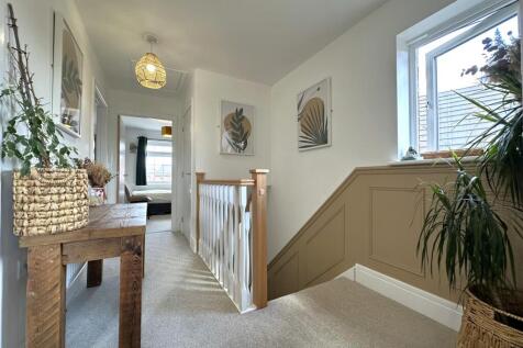Bright &amp; Airy Landing 665