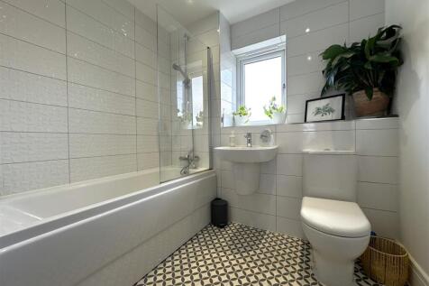 Family Bathroom 662