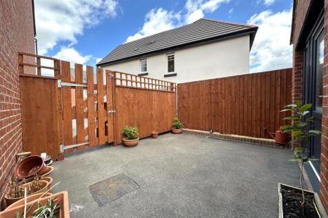Side Courtyard 733