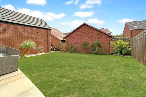 Lovely South-Facing Garden 758
