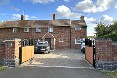 Electric Gated Front Aspect 330