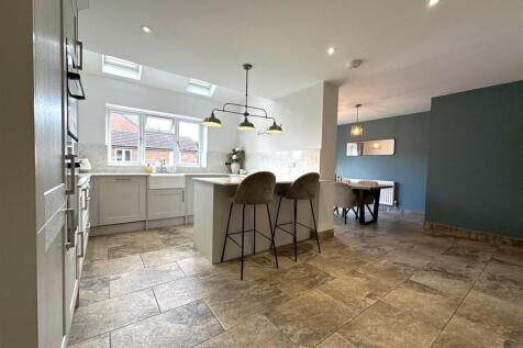 OPEN-PLAN Dining Kitchen 216