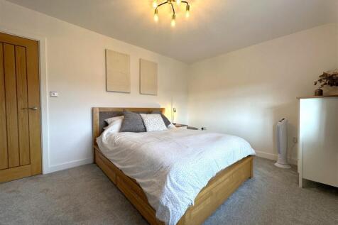 Master Bedroom 282