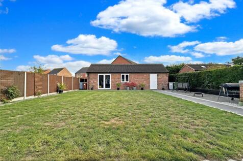 Large Rear Garden 321