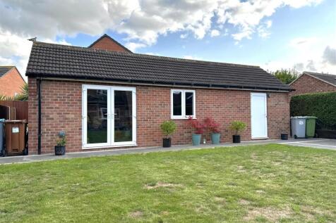 Substantial Detached Workshop/ Potential Annexe 30