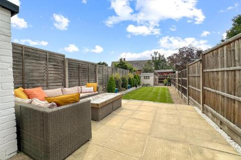 Lovely Landscaped Garden 451
