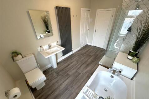 First Floor Bathroom 447