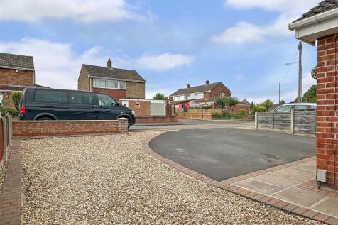 Substantial Driveway 445