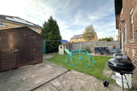 Enclosed Rear Garden 942