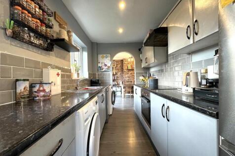 Kitchen Into Dining Room 974