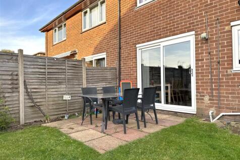 Paved Seating Area 944