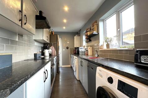 Extensive Kitchen 979