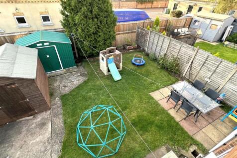 Rear Garden Overview 998