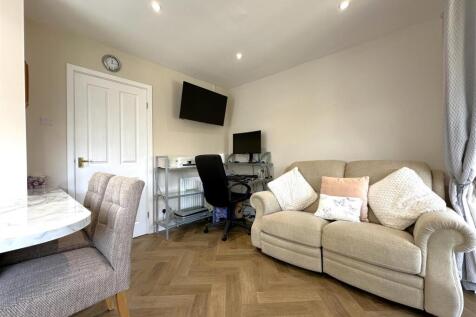 Living Area 090