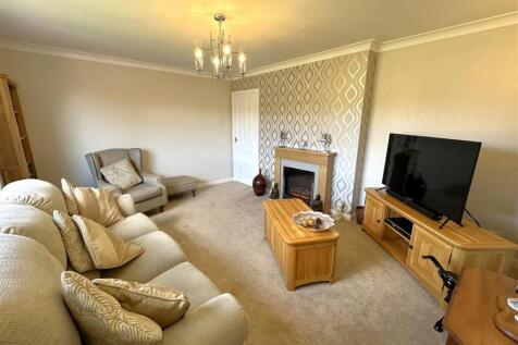 Generous Living Room 058