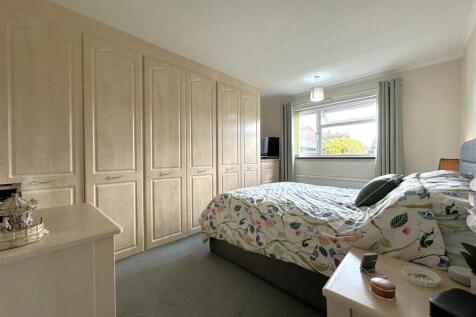 Master Bedroom 034
