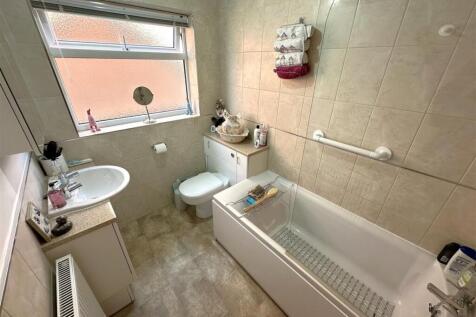 Bathroom 041