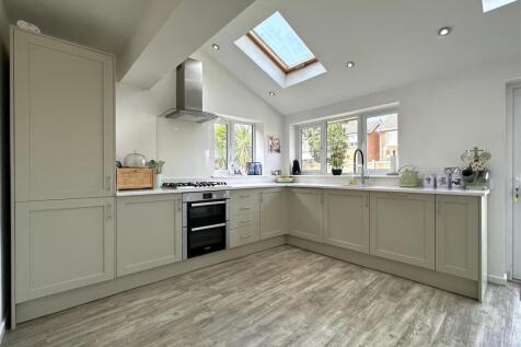 Stunning Modern Kitchen 656