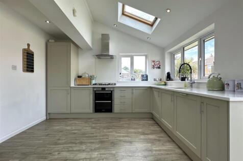 Stylish Contemporary Kitchen 662