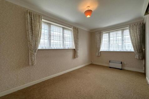 Dual-Aspect Master Bedroom 598