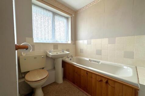 First Floor Bathroom 603