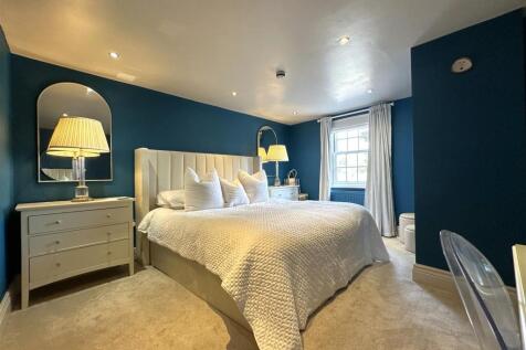 Master Bedroom 067
