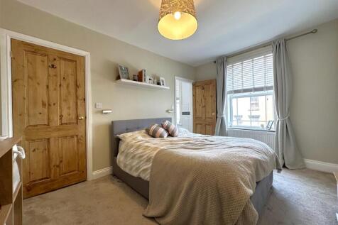Master Bedroom Into En-Suite 867