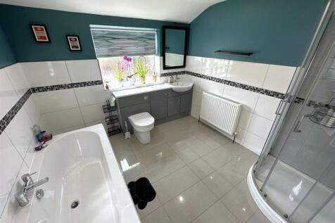Four-Piece Family Bathroom 893