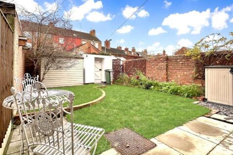 Lovely Enclosed Garden 650