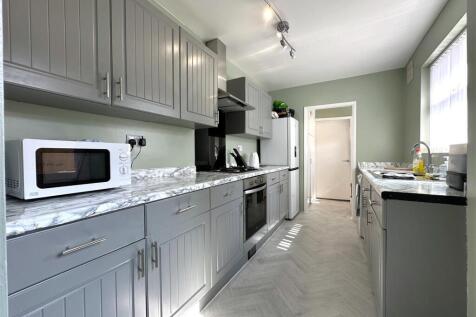 Spacious Modern Kitchen 787