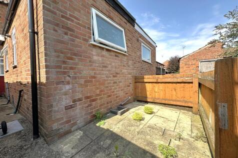 Rear Courtyard 821