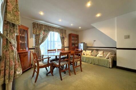 Living/Dining Area 172