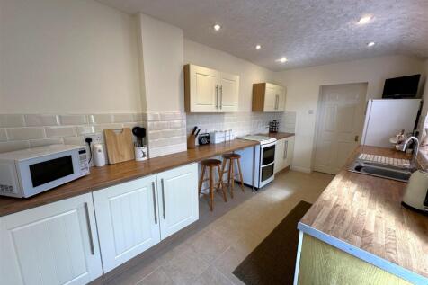 Spacious Breakfast Kitchen 168