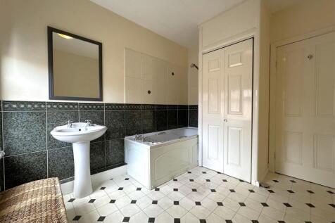 First Floor Bathroom 140