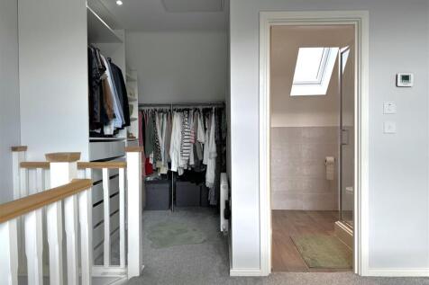 Dressing Area &amp; En-Suite Access 839