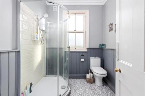 Attractive GF Shower Room 465