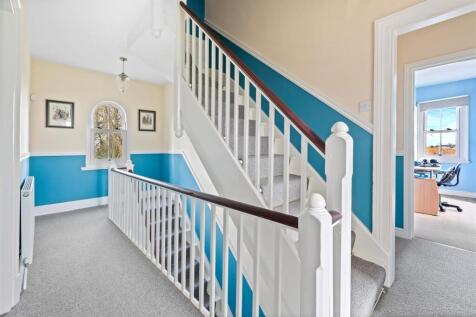 First Floor Landing 444