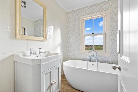 Family Bathroom 439