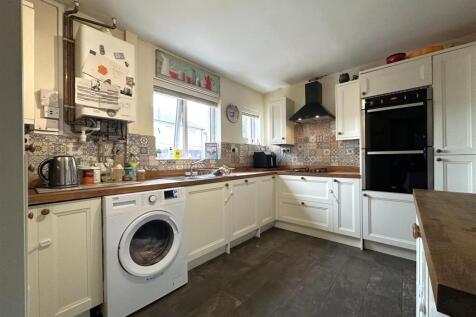 Tasteful Modern Kitchen 705