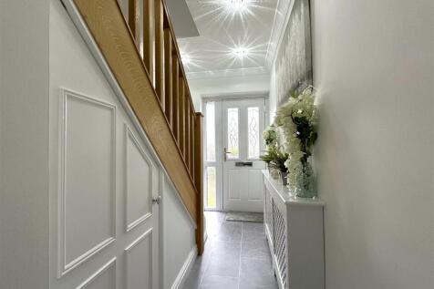 Inviting Entrance Hall 614