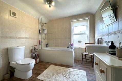 First Floor Bathroom 291