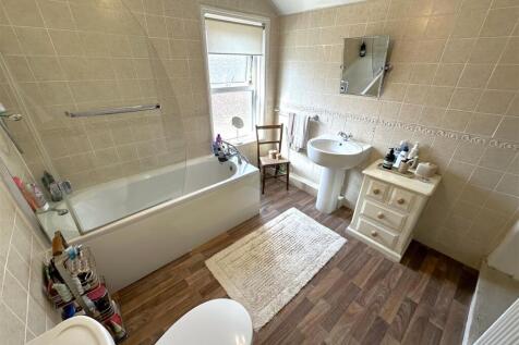 Generous Bathroom 295
