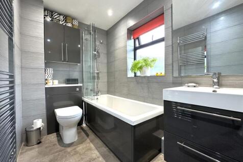 En-Suite Bathroom 055