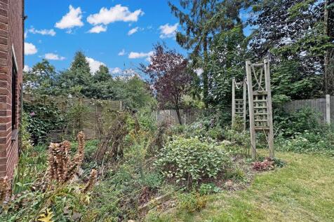 Side Garden 085