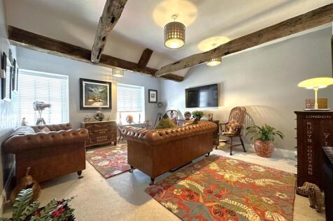 Stunning Living Space 075