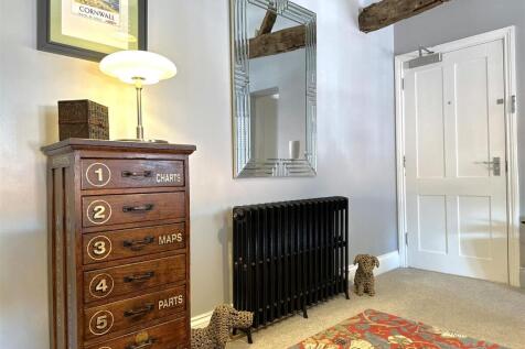 Lovely Internal Features 079