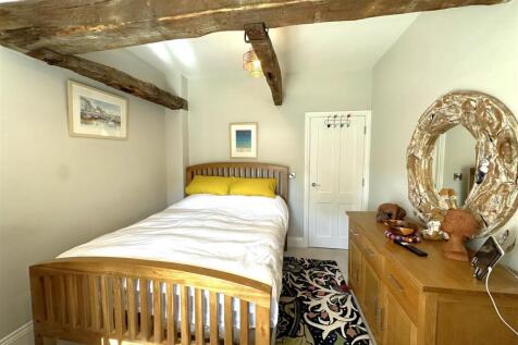 DOUBLE Bedroom 039