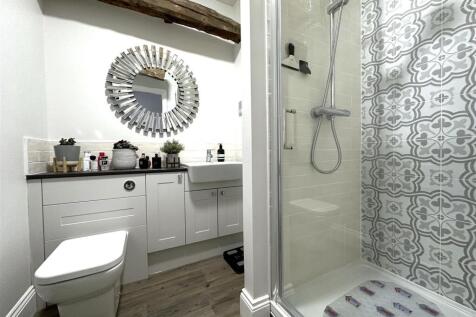 Stylish Shower Room 055